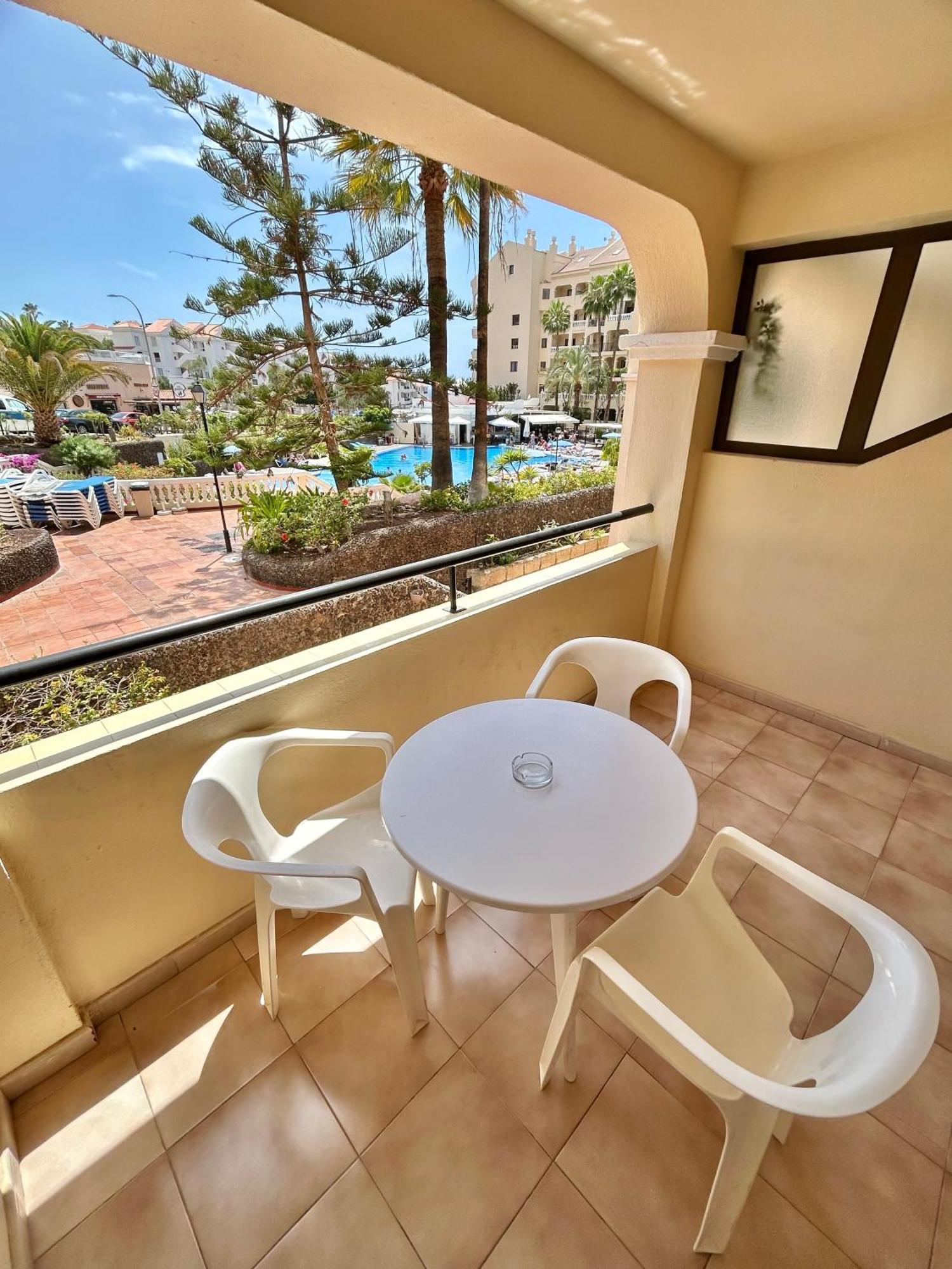 Bright With Pool & Garden View Ref C014 * Los Cristianos (Tenerife)